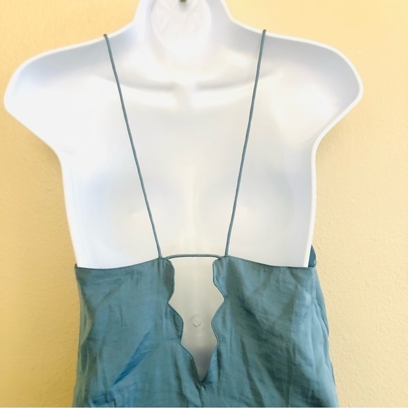 Kimchi Blue Scalloped Silky Spaghetti Straps Plunge V-Neck Cami Top Size XS - Picture 11 of 15
